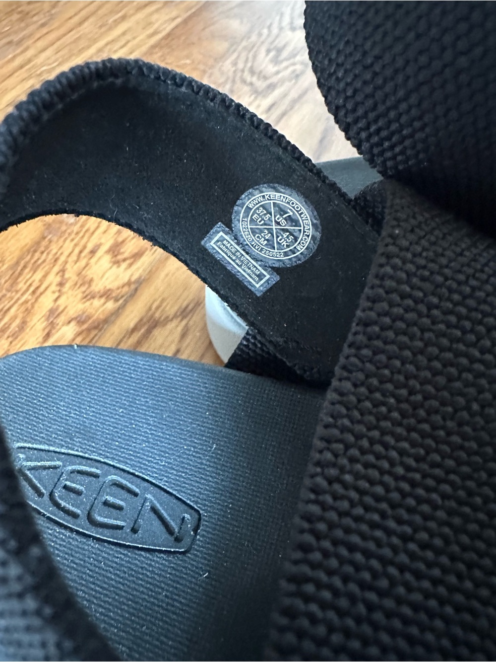 Like-New KEEN Strappy Black Sandals - Women’s 7 (US) - Picture 4 of 10